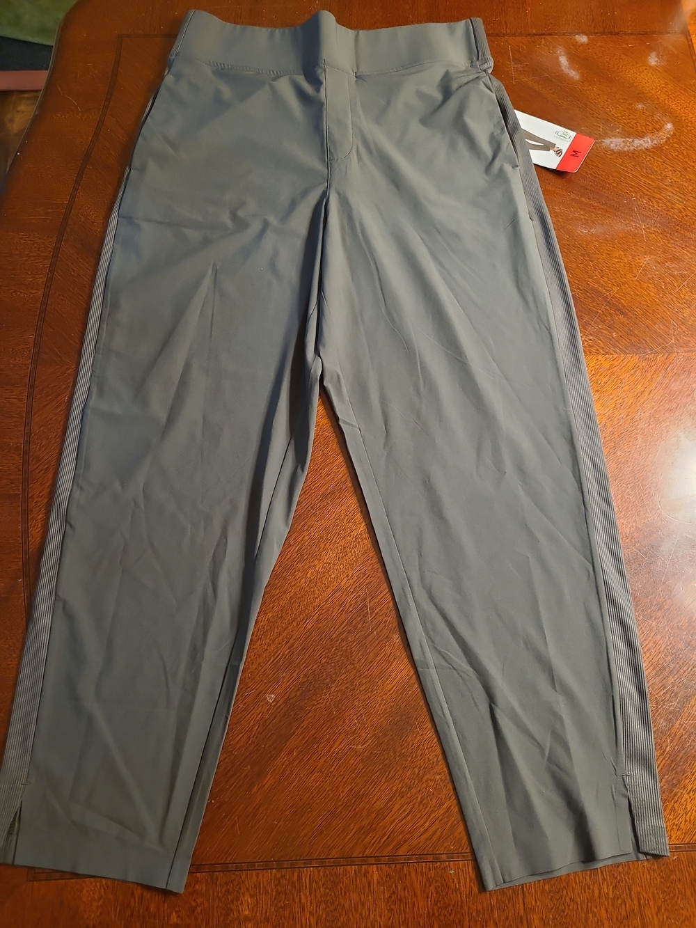 NWT Kirkland Signature Ladies Ankle Crop Pants in Olive Green 4 Way Stretch, Med